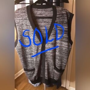 NWOT WOMEN'S BLACK/WHITE SLEEVELESS BUTTON DOWN VEST SIZE XL